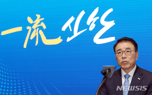조용병 신한금융 회장 연임…"법률리스크 고려 결과"(종합)