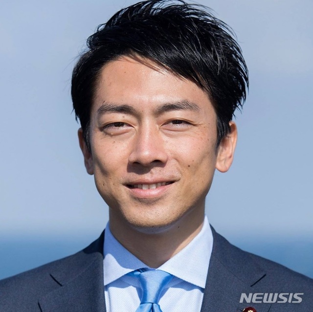 【서울=뉴시스】고이즈미 신지로(小泉進次郞) 일본 환경상. 사진은 고이즈미 신지로 페이스북 갈무리.