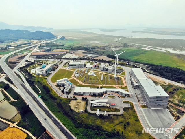 연구·산업·체험 등의 복합기능을 갖춘 부안신재생에너지테마파크 전경 (사진=부안군청 제공)