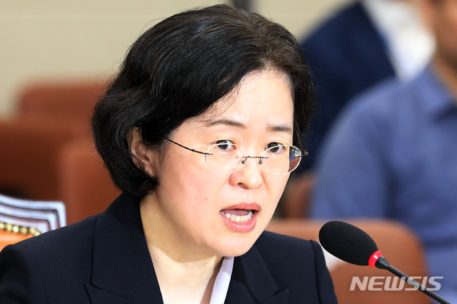 【서울=뉴시스】이종철 기자 = 2일 서울 여의도 국회에서 열린 정무위원회 제1차 전체회의 공정거래위원장 인사청문회에서 조성욱 후보자가 의원 질의에 답변을 하고 있다. 2019.09.02. jc4321@newsis.com