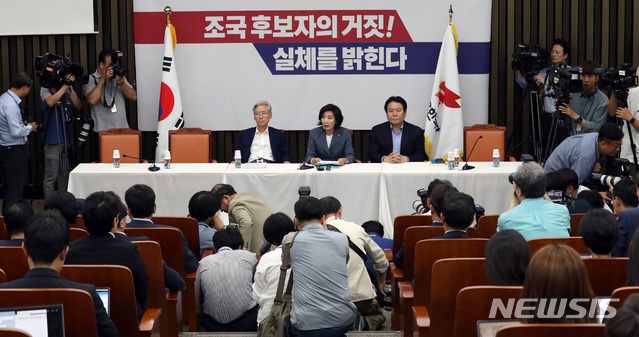 【서울=뉴시스】 박영태 기자 = 3일 오후 서울 여의도 국회에서 열릴 자유한국당 '조국 후보자의 거짓과 선동' 대국민 고발 언론간담회에서 나경원 원내대표가 발언하고 있다. 2019.09.03.since1999@newsis.com