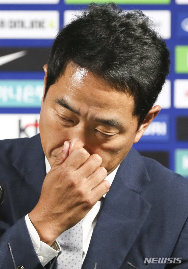 【서울=뉴시스】최진석 기자 = 여자축구대표팀 신임 최인철 감독이 3일 오후 서울 종로구 축구회관에서 기자회견을 하고 있다. 2019.09.03. myjs@newsis.com