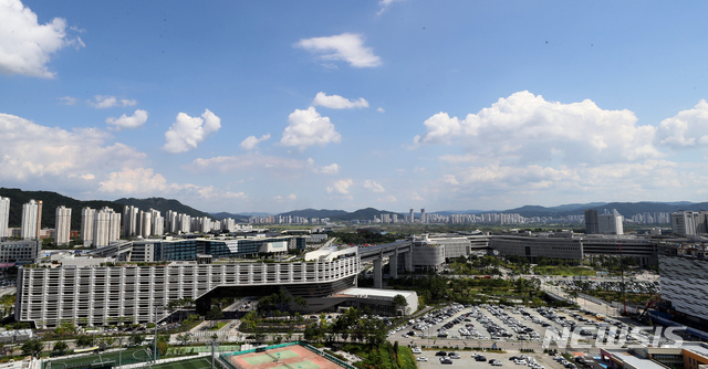 [세종=뉴시스]세종시 어진동 정부세종청사 전경. 2019.09.03. ppkjm@newsis.com