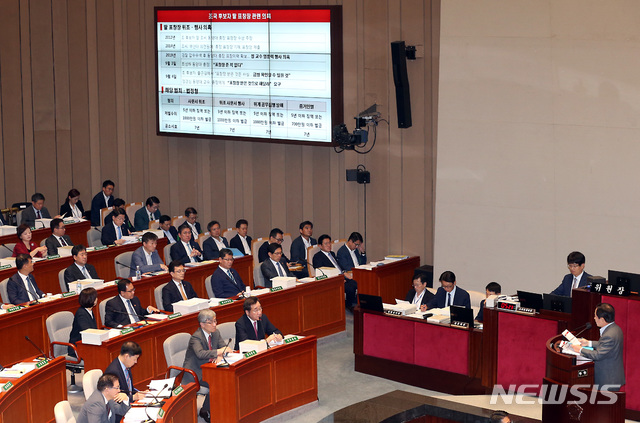 【서울=뉴시스】이종철 기자 = 5일 서울 여의도 국회에서 열린 예산결산특별위원회 제4차 전체회의에서 한국당 주광덕 의원이 이낙연 총리에게 조국 후보자 딸 표창장 관련 의혹을 질의하고 있다. 2019.09.05. jc4321@newsis.com