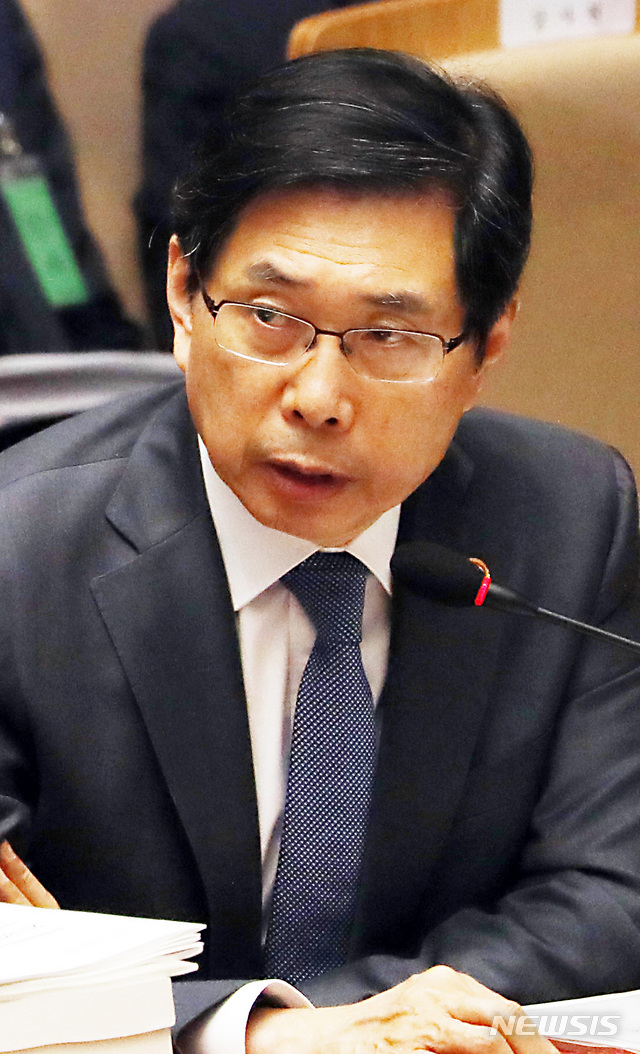 【서울=뉴시스】이종철 기자 = 5일 서울 여의도 국회에서 열린 예산결산특별위원회 제4차 전체회의에서 박상기 법무부 장관이 조국 후보자 관련 의원 질의에 답변하고 있다. 2019.09.05.&nbsp; jc4321@newsis.com