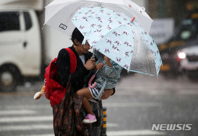 전국 빗방울…중서부, 미세먼지 나쁨