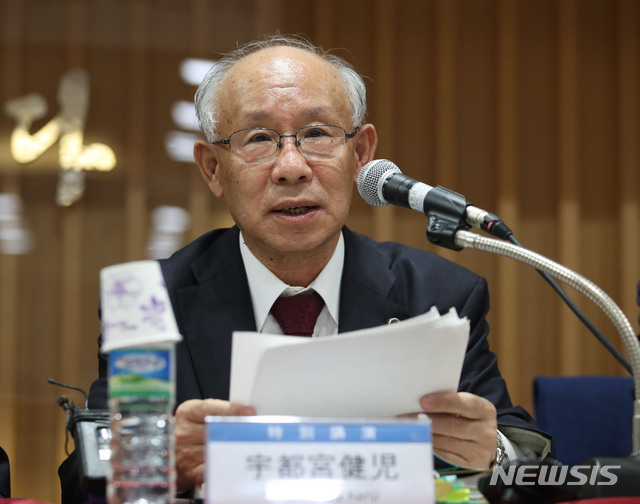 【서울=뉴시스】 김진아 기자 = 우츠노미야 겐지 변호사(전 일본변호사연합회 회장)가 5일 서울 서초구 변호사회관에서 열린 ‘일제 강제동원 문제의 쟁점과 올바른 해결방안 모색을 위한 한·일 공동 심포지엄’에서 특별연설을 하고 있다. 2019.09.05.&nbsp; bluesoda@newsis.com