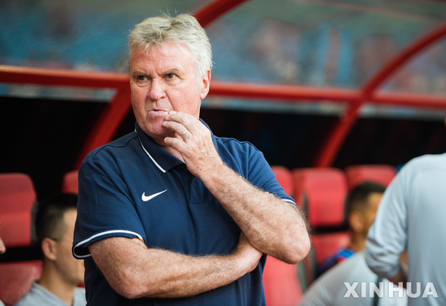 '쌀딩크' 박항서의 베트남, 히딩크의 중국에 2:0 완승