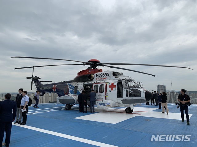 【수원=뉴시스】임재희 기자 = 경기남부권역외상센터인 아주대병원에 배치된 응급의료 전용헬기(닥터헬기) 'H225' 기종. 2019.09.06. limj@newsis.com