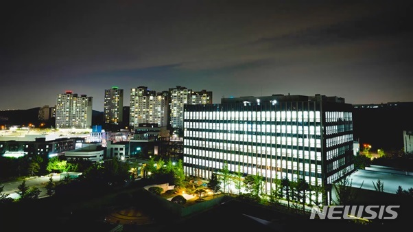 【서울=뉴시스】새롭게 신축된 기흥사업장의 연구동 모습. 2019.09.08 (사진 = 삼성SDI 제공) photo@newsis.com