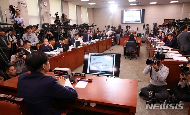 【서울=뉴시스】박영태 기자 = 조국 법무부 장관 후보자가 6일 오전 서울 여의도 국회 법사위에서 열린 인사청문회에 출석해 발언하고 있다. 2019.09.06.&nbsp; photo@newsis.com