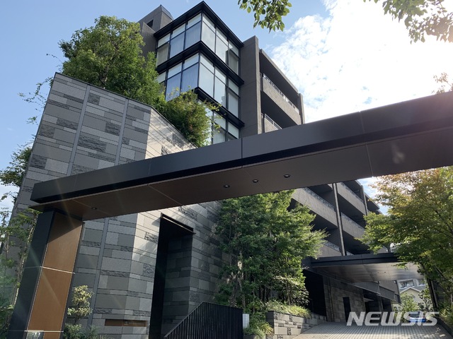 【도쿄=뉴시스】임재희 기자 = 지난달 29일 일본 도쿄 중심가에 위치한 한 공동주택 모습. 2019.09.08. limj@newsis.com
