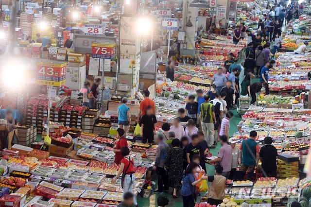 한은 "소비자물가, 연말쯤 반등"…디플레 우려 차단