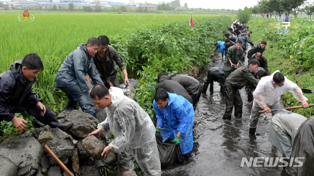 【서울=뉴시스】 북한 조선중앙TV는 13호 태풍 '링링' 피해와 각 지역의 복구 상황을 9일 보도했다. 2019.09.09.(사진 = 조선중앙TV 캡처) photo@newsis.com