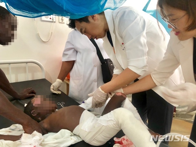 【청주=뉴시스】조성현 기자 = 재단법인 베스티안재단 산하 의료기관 오송 베스티안 병원은 지난달 26일 모잠비크 켈리만 중앙병원을 방문해 현지 의료진을 대상으로 화상의료 컨설팅을 하고 있다. 2019.09.10. (사진=베스티안 병원 제공) photo@newsis.com