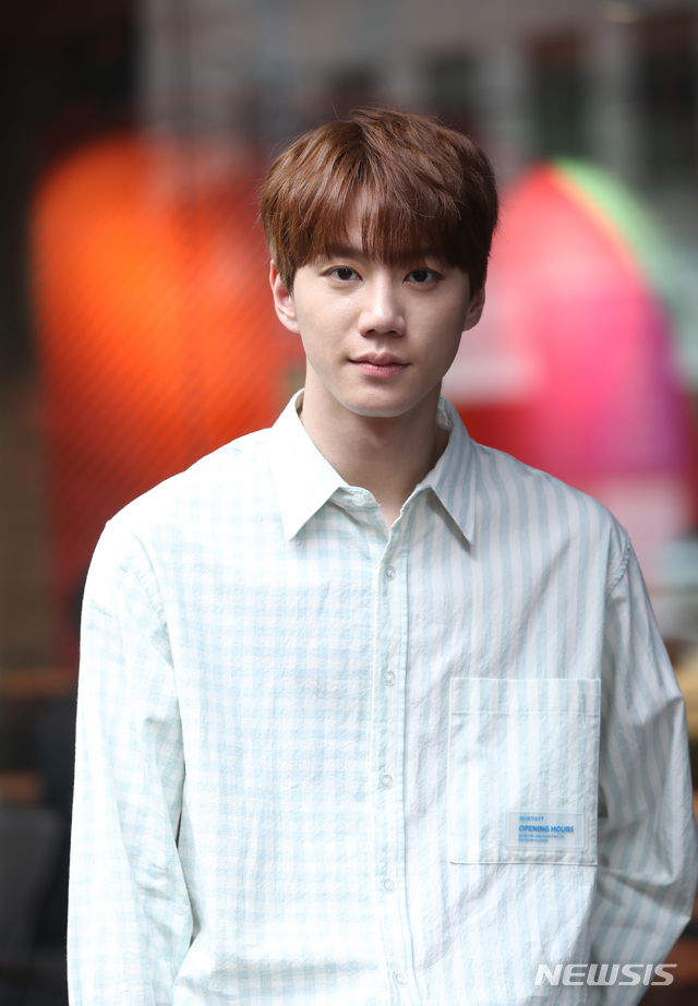 【서울=뉴시스】조수정 기자 = 그룹 유키스 출신 배우 이준영이 9일 서울 충무로 뉴시스 본사에서 OCN 수목드라마 '미스터 기간제' 종방인터뷰에 앞서 포즈를 취하고 있다. 이준영은 극중 천명고 학생이자 살인범인 유범진 역을 맡아 열연했다. 2019.09.11. chocrystal@newsis.com