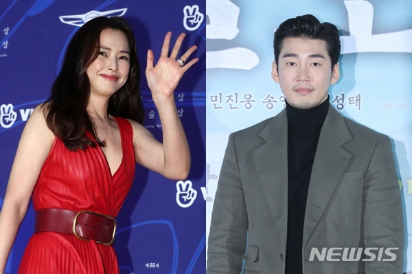 이하늬(왼쪽), 윤계상