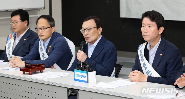 【서울=뉴시스】이영환 기자 = 더불어민주당 이해찬 대표가 11일 오전 서울 용산구 서울역 KTX 대회의실에서 열린 현장최고위원 회의에 참석해 모두발언을 하고 있다. 2019.09.11.&nbsp; 20hwan@newsis.com