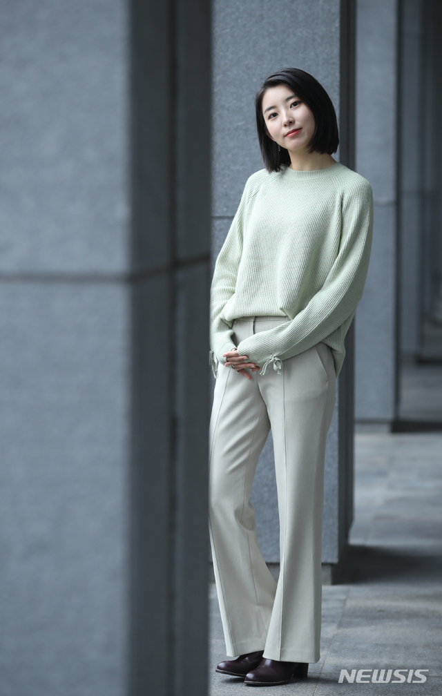 【서울=뉴시스】조수정 기자 = OCN 수목드라마 '미스터 기간제' 서윤아 역 배우 권소현(그룹 포미닛 보컬)이 10일 서울 충무로 뉴시스에서 종방인터뷰에 앞서 포즈를 취하고 있다. 2019.09. chocrystal@newsis.com