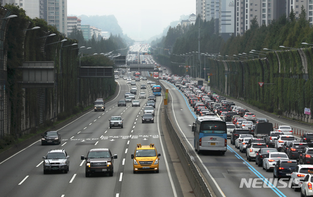 귀경 고속도로 대전→서울 4시간…"내일 새벽까지 혼잡"