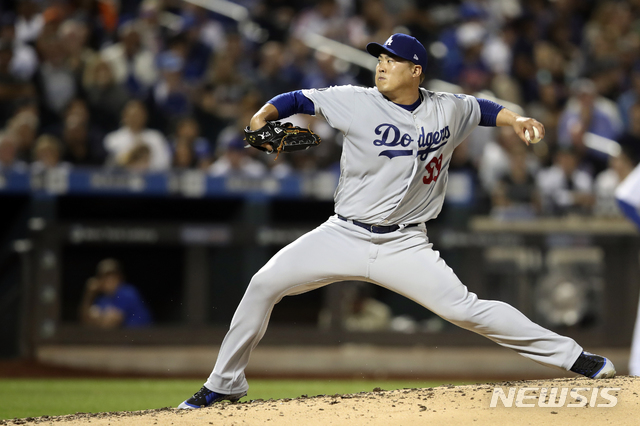 【뉴욕=AP/뉴시스】LA 다저스 류현진이 14일(현지시간) 미국 뉴욕의 플러싱 시티필드에서 열리고 있는 2019 메이저리그 뉴욕 메츠와의 원정경기에 선발 등판해 5회 투구하고 있다. 류현진은 7회까지 2피안타 6K 무실점을 기록했고 0-0 상황에서 8회 콜라렉에게 마운드를 넘겼다. 2019.09.15.