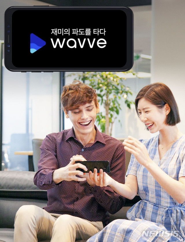 【서울=뉴시스】웨이브를 운영하는 콘텐츠웨이브는 16일 서울 정동1928 아트센터에서 ‘웨이브 출범식 및 기자간담회’를 열고, 오는 18일 웨이브(wavve)가 공식 출범한다고 밝혔다. (사진/웨이브 제공) photo@newsis.com 