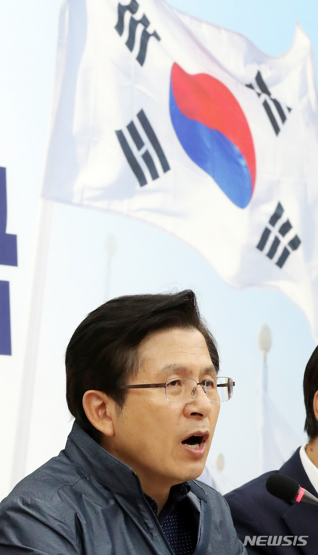 【서울=뉴시스】 박영태 기자 = 16일 오전 서울 여의도 국회에서 열린 자유한국당 최고위원회의에서 황교안 대표가 발언하고 있다. 2019.09.16.since1999@newsis.com