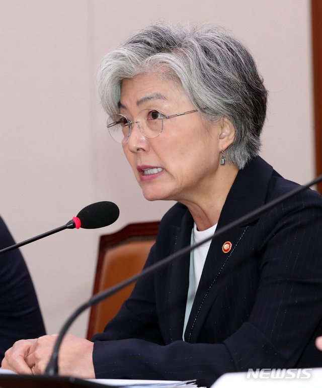 【서울=뉴시스】 박영태 기자 = 16일 오전 서울 여의도 국회에서 열린 외교통일위원회 전체회의에서 강경화 외교부 장관이 의원 질의에 답변하고 있다. 2019.09.16. since1999@newsis.com