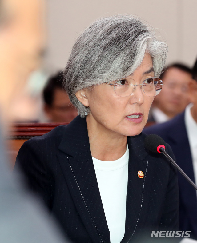 【서울=뉴시스】 박영태 기자 = 16일 오전 서울 여의도 국회에서 열린 외교통일위원회 전체회의에서 강경화 외교부 장관이 의원 질의에 답변하고 있다. 2019.09.16. since1999@newsis.com