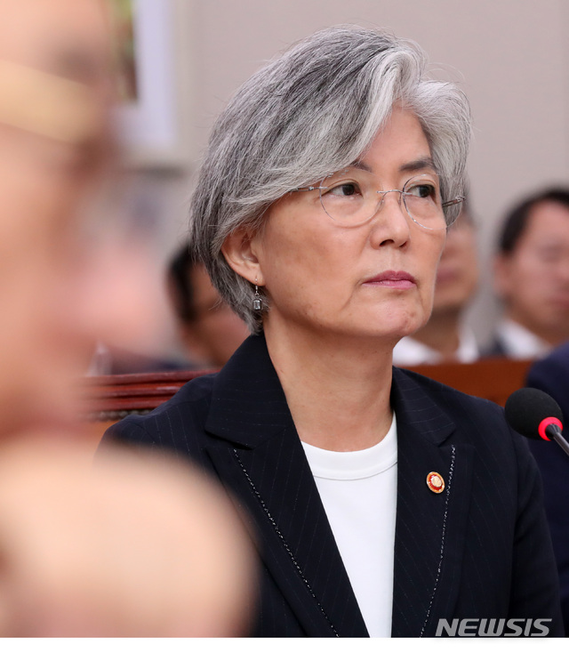 【서울=뉴시스】 박영태 기자 = 16일 오전 서울 여의도 국회에서 열린 외교통일위원회 전체회의에서 강경화 외교부 장관이 의원 질의를 듣고 있다. 2019.09.16. since1999@newsis.com