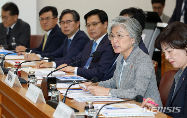 【서울=뉴시스】박주성 기자 = 강경화 외교부 장관이 17일 오후 서울 도렴동 외교부 청사에서 열린 한-아세안 특별정상회의 준비위원회 제2차 회의에서 모두발언을 하고 있다. 2019.09.17. park7691@newsis.com