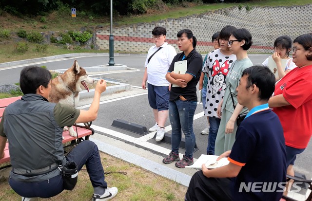 반려동물 관리사 교육.(사진=충주시 제공)