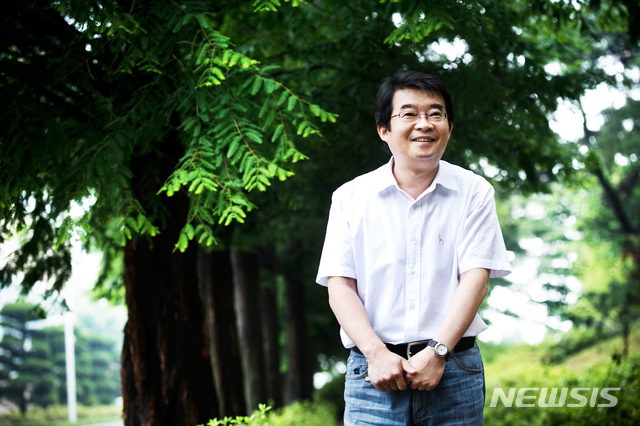 【전주=뉴시스】윤난슬 기자 = 작가 안도현.(사진=전북대 제공)