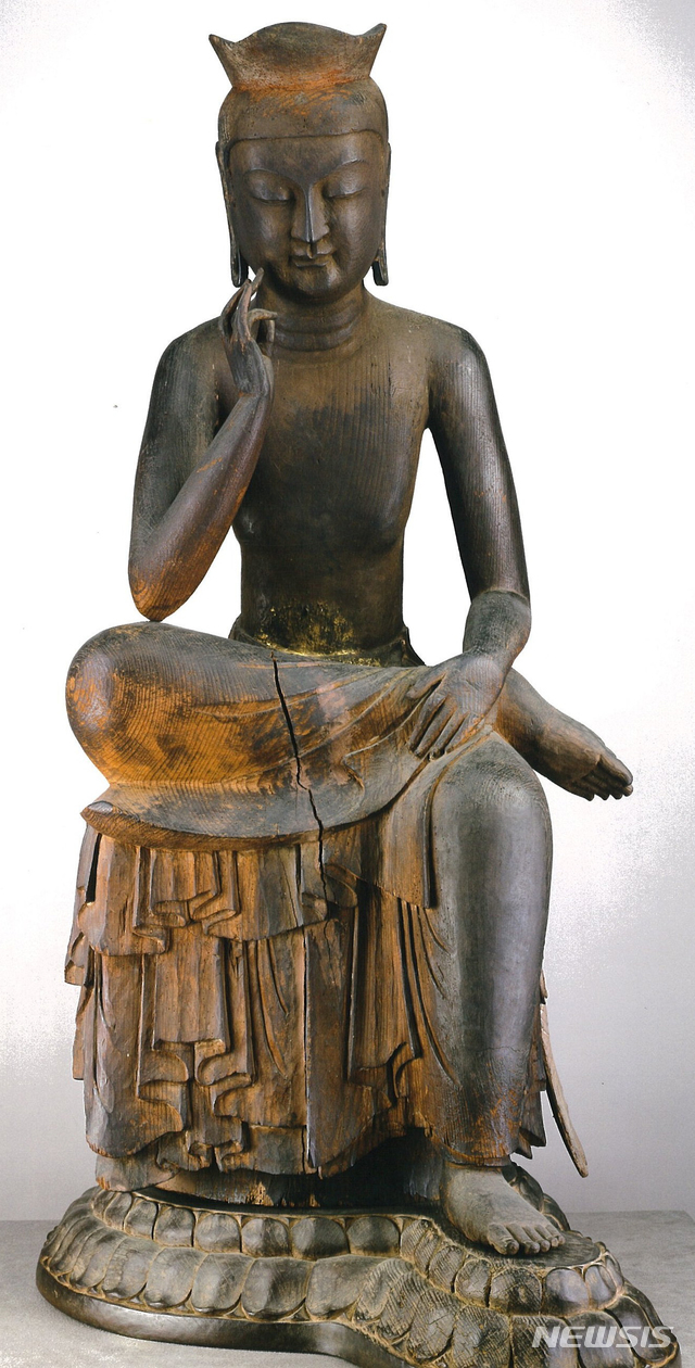 목조 미륵보살반가사유상, 높이 137.5㎝, 일본 교토 고류지 소장