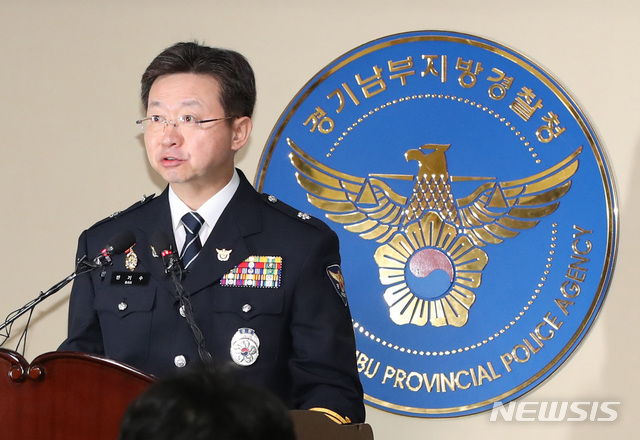 【수원=뉴시스】고범준 기자 = 반기수 화성연쇄살인사건 수사본부장(경기남부청 2부장)이 지난 19일 오전 경기 수원시 장안구 경기남부지방경찰청 기자실에서 '화성 연쇄살인 사건' 관련 브리핑을 하고 있다. 2019.09.19. bjko@newsis.com