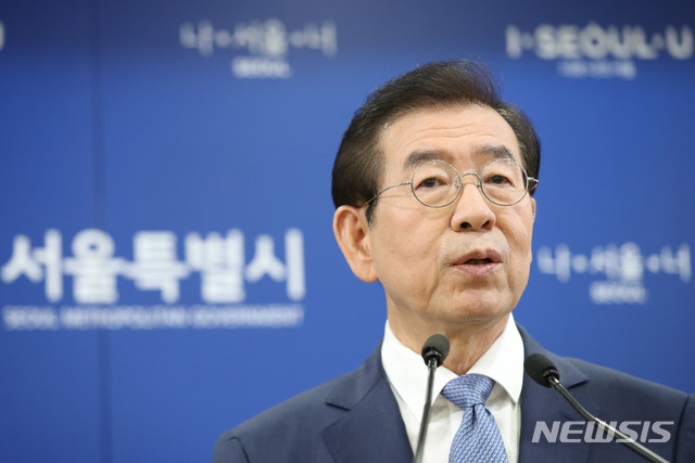 【서울=뉴시스】 박미소 기자 = 박원순 서울시장이 19일 오전 서울 중구 서울시청 브리핑룸에서 광화문 광장 재조성사업 관련 브리핑을 하고 있다.2019.09.19. misocamera@newsis.com