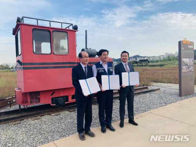 시흥 소래염전 소금을 실어 나르던 ‘가시렁열차’ 재현 설치 기념식 