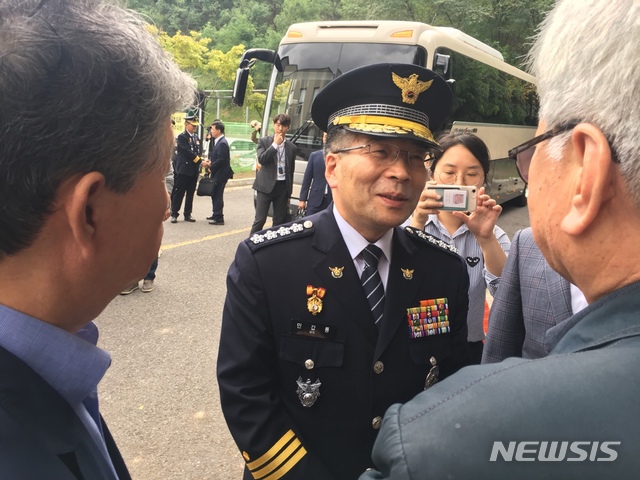 【대구=뉴시스】배소영 기자 = 민갑룡 경찰청장이 20일 대구시 달서구 와룡산 개구리소년 유해 발굴 현장 찾았다. 2019.09.20. soso@newsis.com