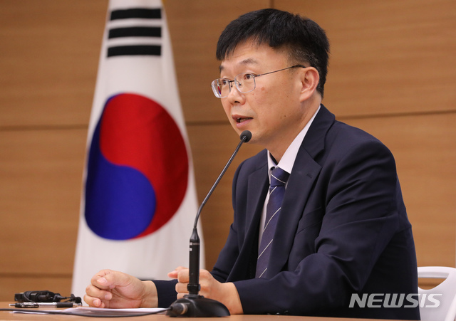 【세종=뉴시스】강종민 기자 = 안형준 통계청 경제동향통계심의관이 20일 정부세종청사에서 제10차 경기종합지수 개편 결과 및 최근의 기준 순환일 설정에 관해 설명하고 있다. 2019.09.20.