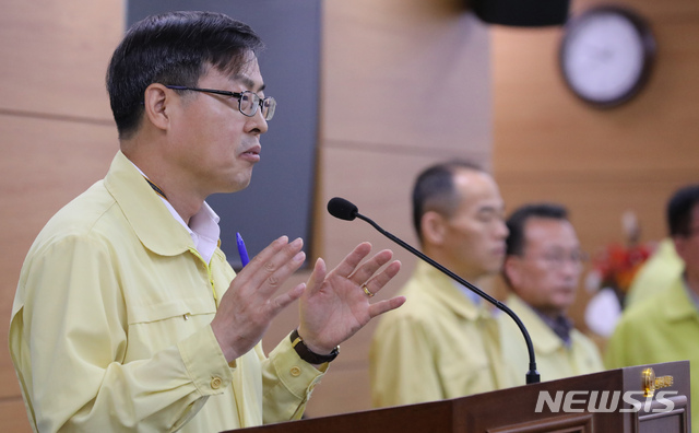 【세종=뉴시스】강종민 기자 = 박병홍 농림축산식품부 식품산업정책실장이 20일 오전 정부세종청사에서 아프리카돼지열병 방역 추진상황을 브리핑 하고 있다. 2019.09.20.&nbsp; ppkjm@newsis.com