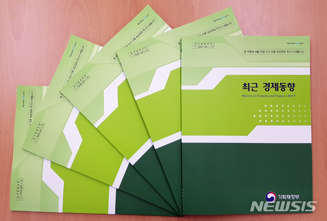 '경기 개선'에 제동 건 코로나19…정부 "회복세 제약"(종합)