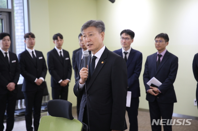 【괴산=뉴시스】박삼득 국가보훈처장이 23일 국립괴산호국원 개원전 호국원을 방문해 현장점검및 현황보고를 받고 발언하고 있다. 2019.09.23. (사진=국가보훈처 제공) photo@newsis.com