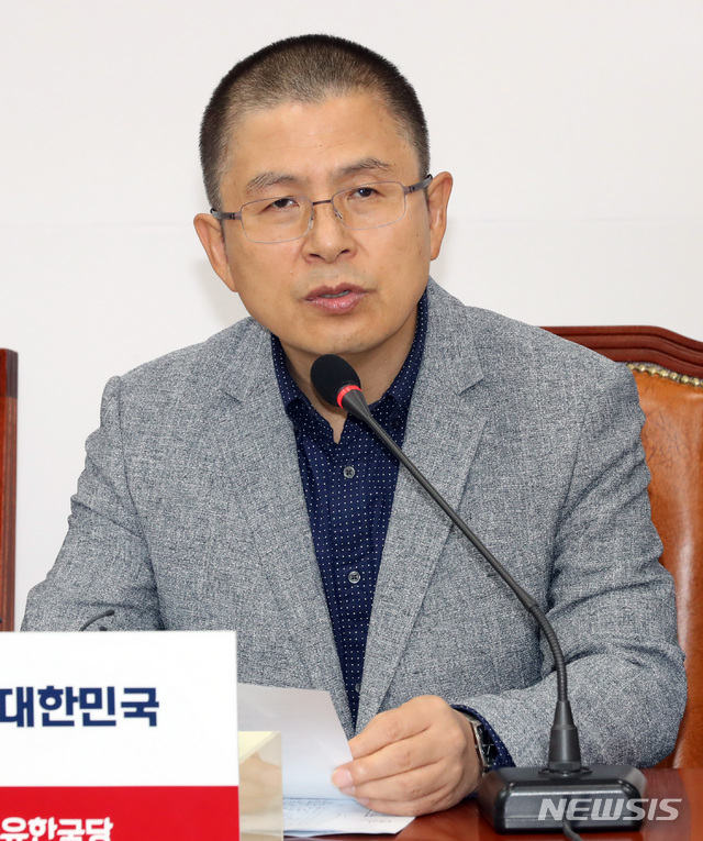 【서울=뉴시스】 박영태 기자 = 23일 오전 서울 여의도 국회 자유한국당 회의실에서 열린 최고위원회의에서 황교안 대표가 발언하고 있다. 2019.09.23.since1999@newsis.com