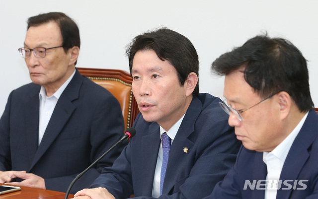 【서울=뉴시스】이종철 기자 = 23일 서울 여의도 국회에서 열린 더불어민주당 최고위원회의에서 이인영 원내대표가 모두발언을 하고 있다. 2019.09.23.jc4321@newsis.com