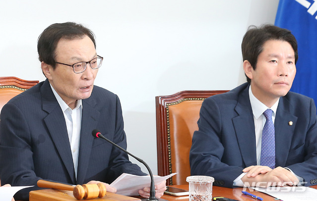 【서울=뉴시스】이종철 기자 = 23일 서울 여의도 국회에서 열린 더불어민주당 최고위원회의에서 이해찬 대표가 조국 검찰수사 관련 모두발언을 하고 있다. 2019.09.23.jc4321@newsis.com