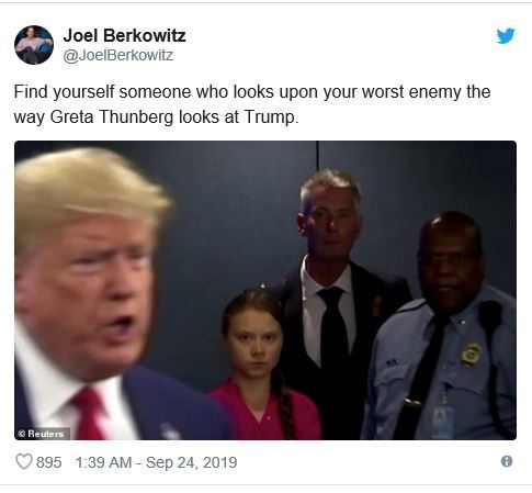 【서울=뉴시스】 16세 환경투사 그레타 툰베리가 23일(현지시간) 유엔 기후행동 정상회의장 로비에서 마침 도널드 트럼프 미국 대통령이 지나가자 화난 표정으로 노려보고 있다. <사진출처: 트위터> 2019. 09.24 