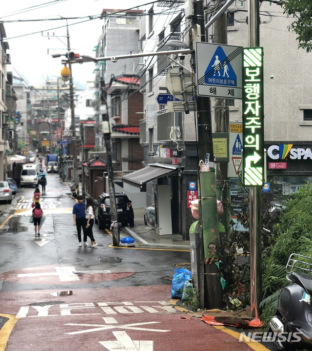 【서울=뉴시스】 금천구 인공지능 보행자 알리미 서비스. 2019.09.24. (사진=금천구 제공)