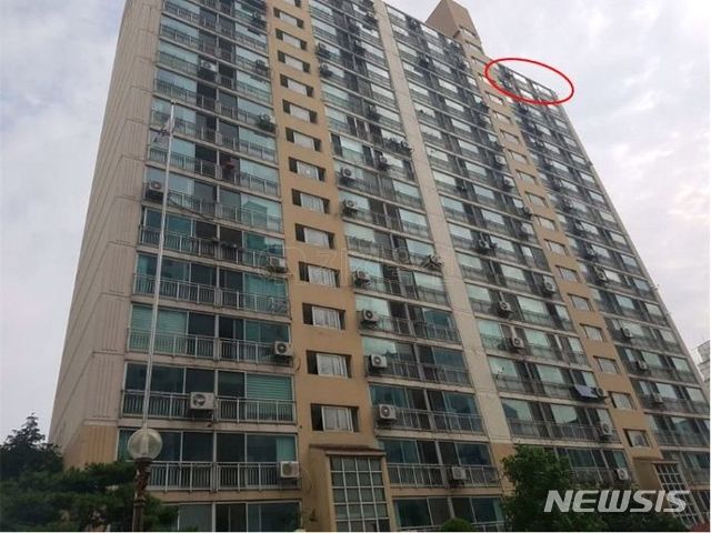 【서울=뉴시스】김가윤 기자 = 서울 광진구 자양동 641 경남아파트 102동 1904호가 경매에 나왔다. 1999년 6월 준공된 2개동 232세대 단지로 해당 물건은 19층 중 19층이다. 전용면적은 115㎡다. 2019.09.24 (제공=지지옥션) yoon@newsis.com