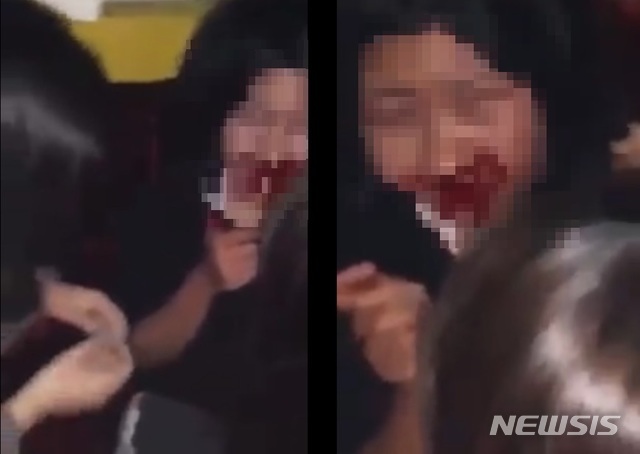 【서울=뉴시스】지난 21일 오후 6시께 경기도 수원의 한 노래방에서 중학생 7명이 초등학생 1명을 집단 폭행한 사건이 발생했다. (사진=SNS 캡처)