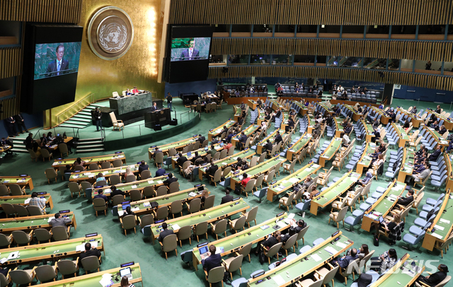 【뉴욕=뉴시스】전신 기자 = 문재인 대통령이 24일(현지시간) 뉴욕 유엔 총회 본회의장에서 '한반도 평화정착, 국제사회에 대한 기여 강화' 등을 주제로 기조연설하고 있다. 2019.09.25. photo1006@newsis.com